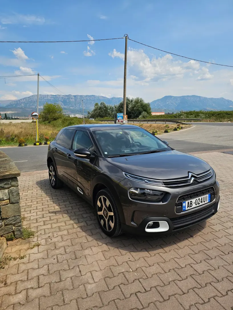 Rent a car in Tirana