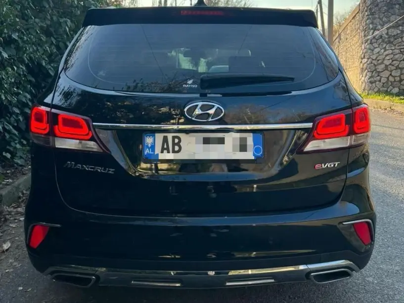 Alquila un coche en Tirana