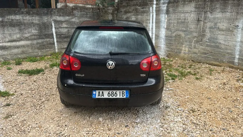 Alquila un coche en Tirana