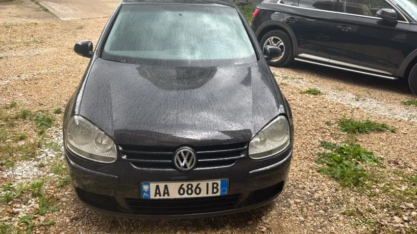 Alquila un coche en Tirana