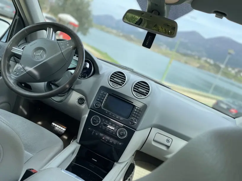 Noleggia un'auto a Tirana