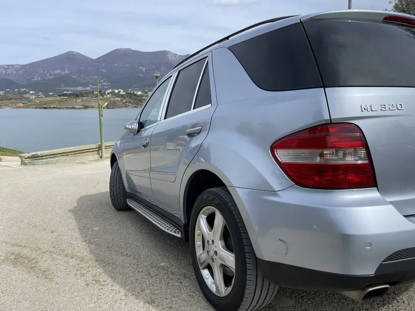 Noleggia un'auto a Tirana