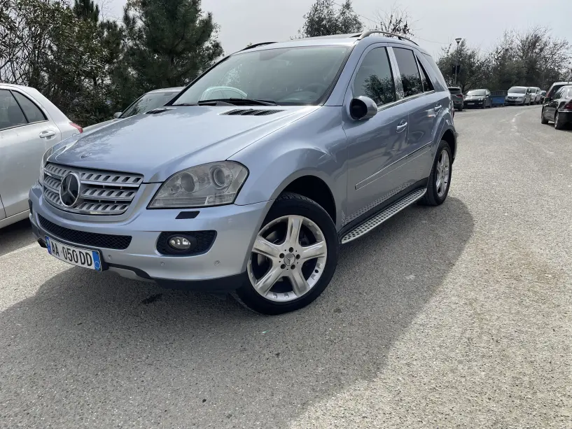 Noleggia un'auto a Tirana