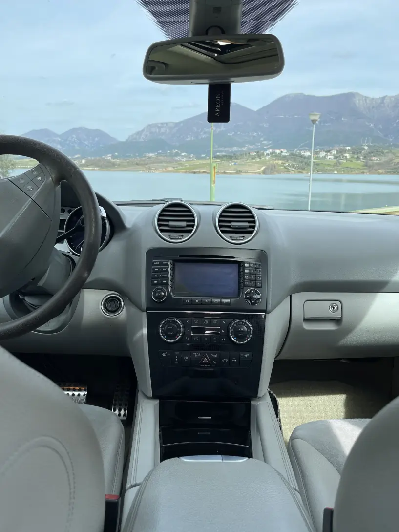 Noleggia un'auto a Tirana