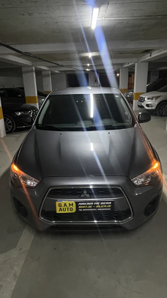 Wynajmij Mitsubishi Outlander z 2015 roku w Tirana