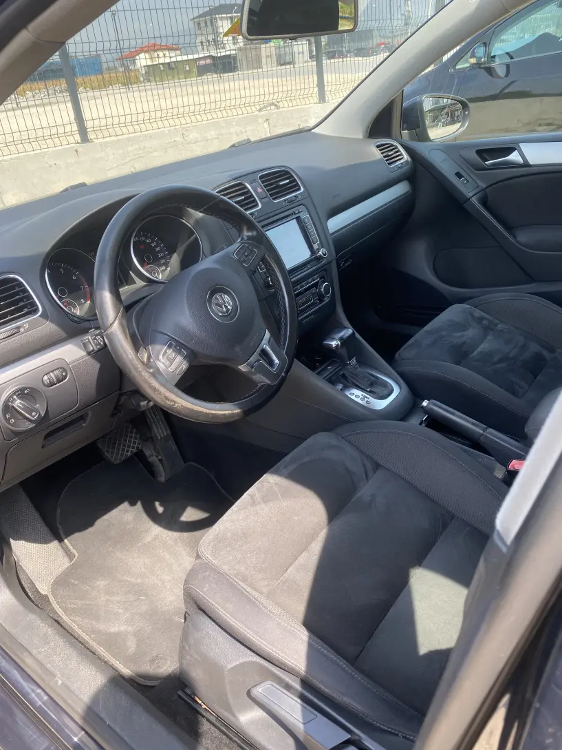 Merrni me qira një makinë në Tirana