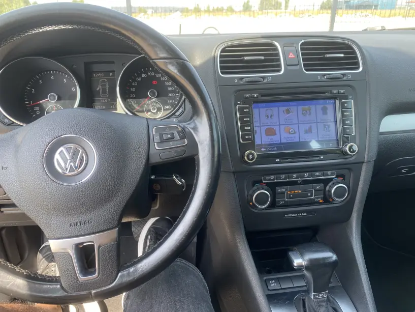 Merrni me qira një makinë në Tirana