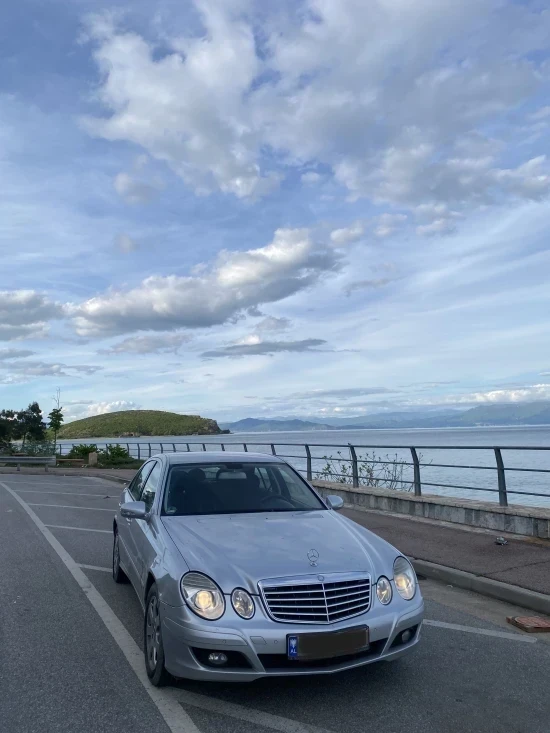 Louer une Mercedes-Benz E 220 de l'année 2008 à Tirana