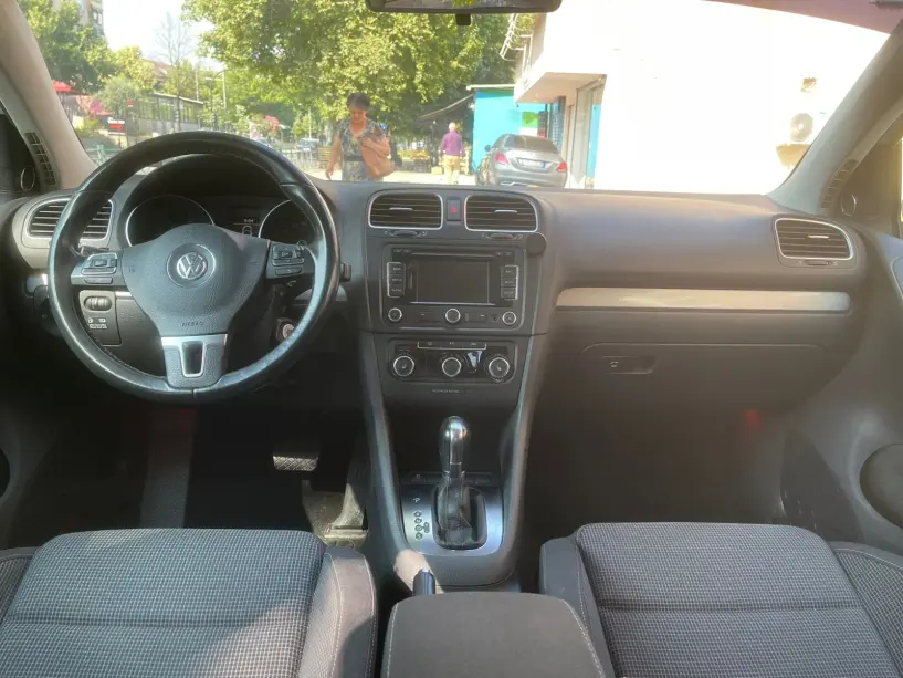 Noleggia un'auto a Tirana