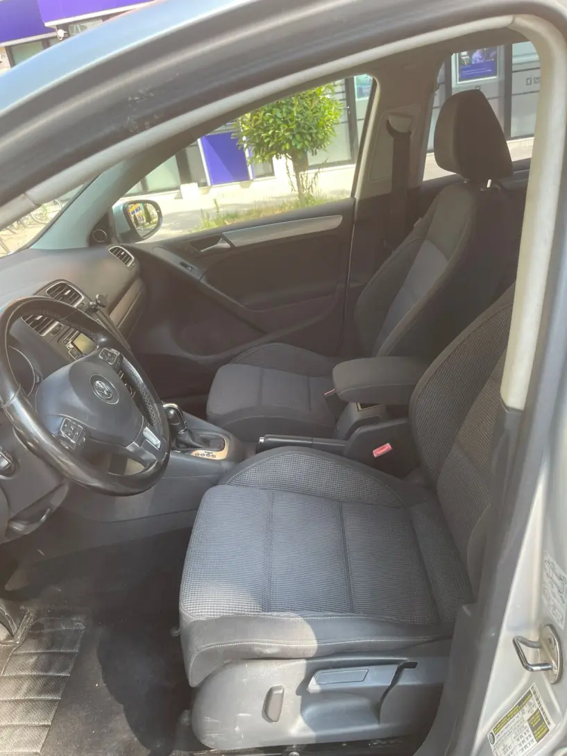Noleggia un'auto a Tirana