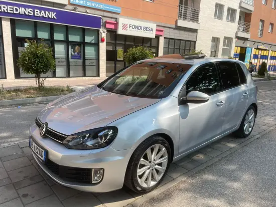 Alquila un 2013 Volkswagen Golf 6 en Tirana