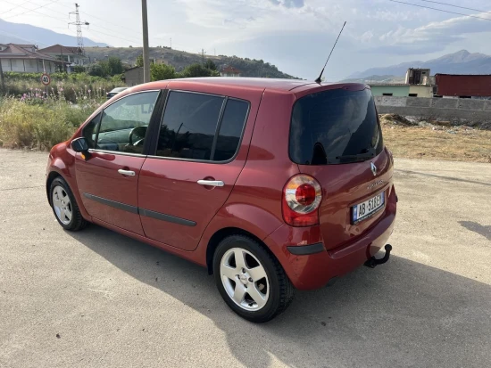 Rent a 2010 Renault Modus in Gjirokastër