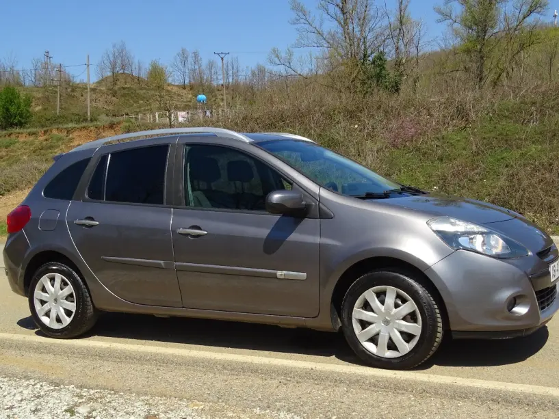 Merrni me qira një makinë në Sarandë