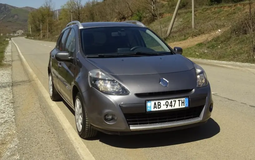 Merrni me qira një makinë në Sarandë