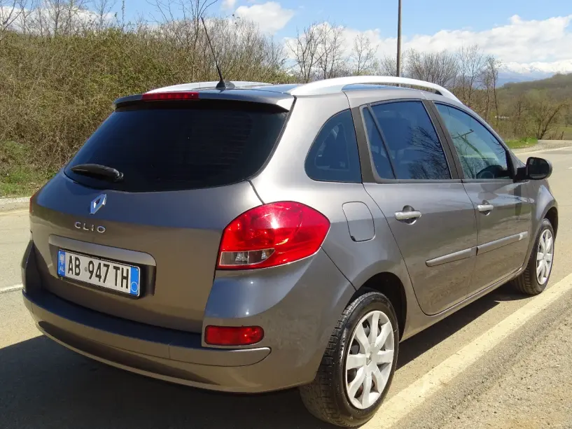 Merrni me qira një makinë në Sarandë