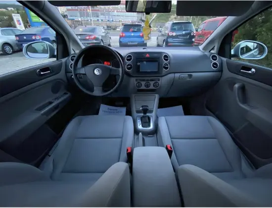 Alquila un 2007 Volkswagen Golf Plus en Tirana