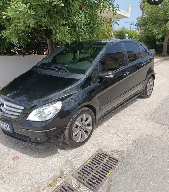 Merrni me qira një Mercedes-Benz 190 të vitit 2008 në Vlorë