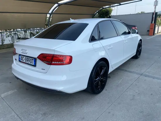 Wynajmij Audi A4 z 2013 roku w Tirana
