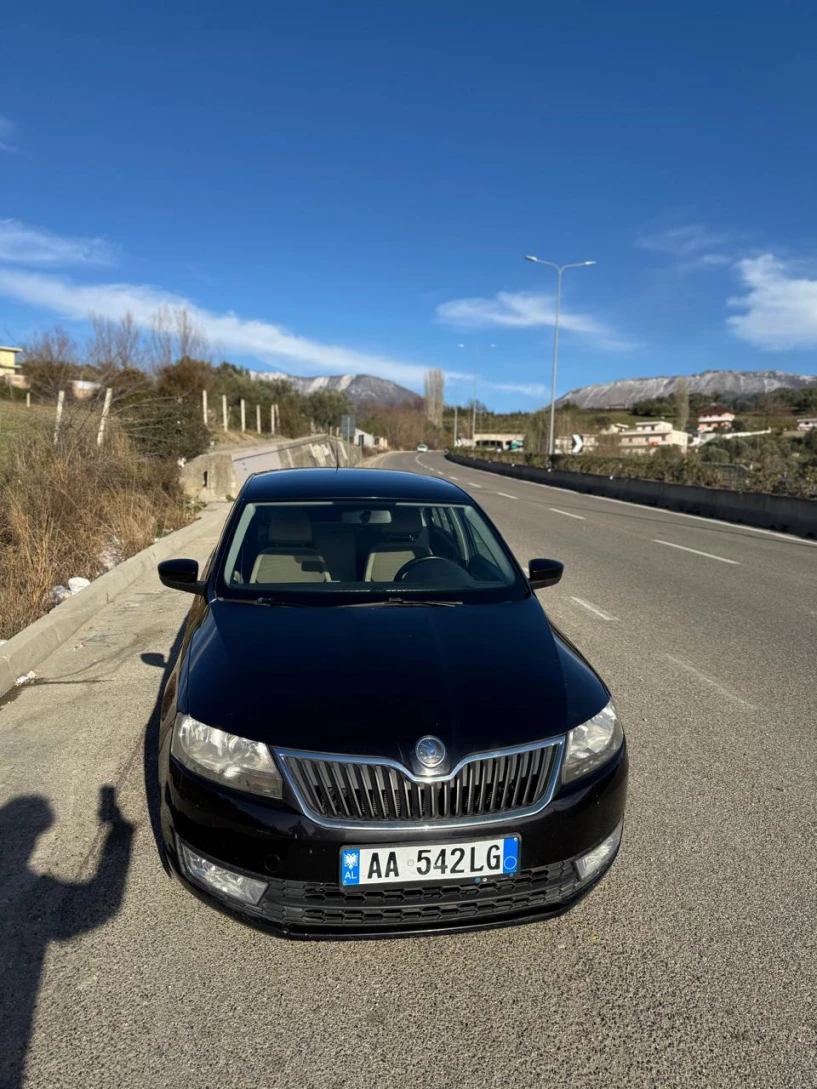 Noleggia un'auto a Tirana