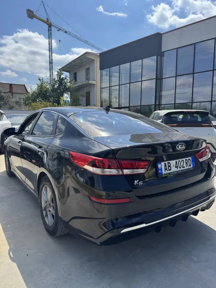 Alquila un coche en Tirana Alquila un coche en Tirana