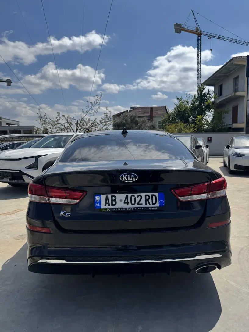 Alquila un coche en Tirana Alquila un coche en Tirana