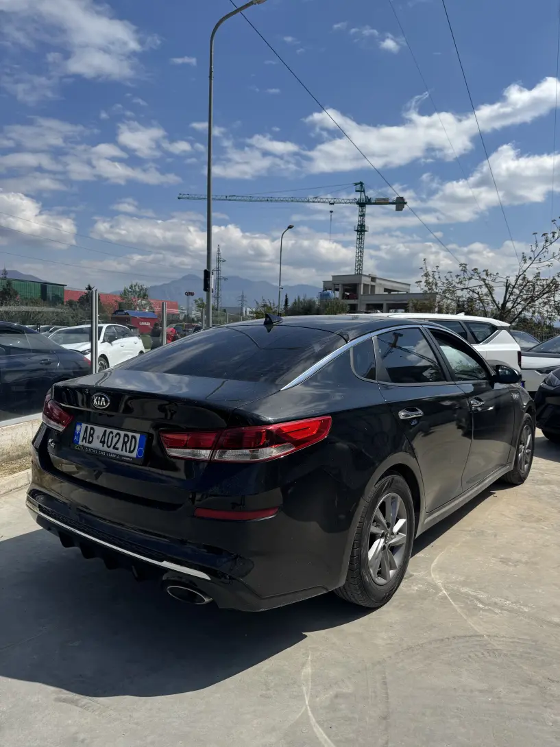 Alquila un coche en Tirana Alquila un coche en Tirana
