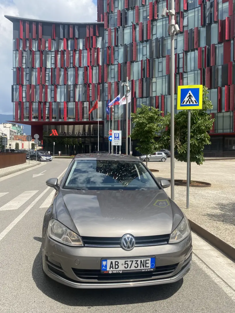 Alquila un coche en Tirana