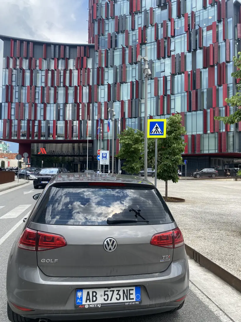 Alquila un coche en Tirana