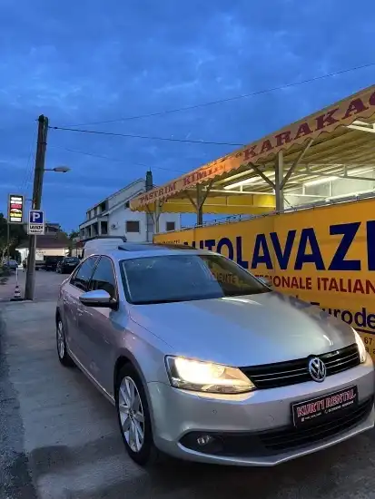 Rent a 2014 Volkswagen Jetta in Shkodër