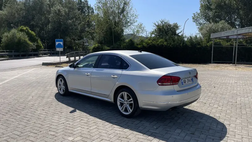 Wynajmij samochód w Tirana