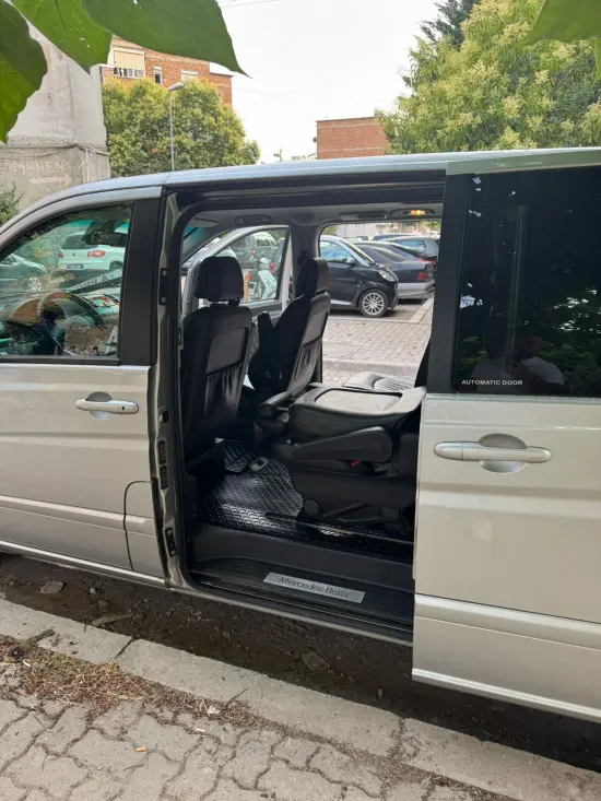 Alquila un 2013 Mercedes-Benz Viano en Tirana
