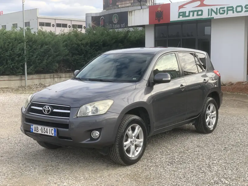 Noleggia un'auto a Tirana