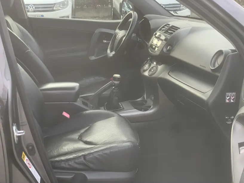 Noleggia un'auto a Tirana