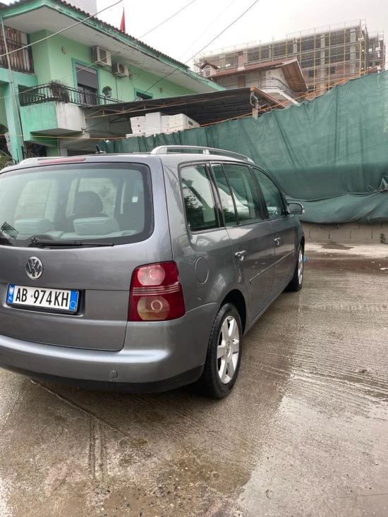 Rent a 2007 Volkswagen Touran in Tirana