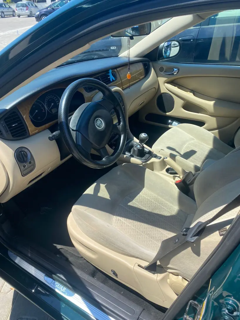 Alquila un coche en Tirana