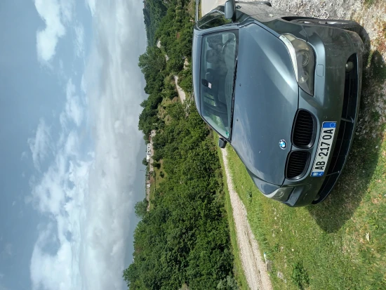 Louer une BMW 520 de l'année 2005 à Tirana