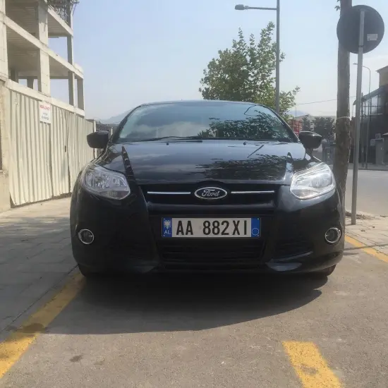 Merrni me qira një Ford Focus të vitit 2012 në Tirana