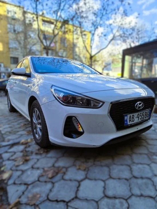 Louer une Hyundai i30 de l'année 2020 à Tirana