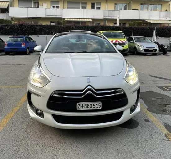Alquila un 2012 Citroën DS5 en Tirana
