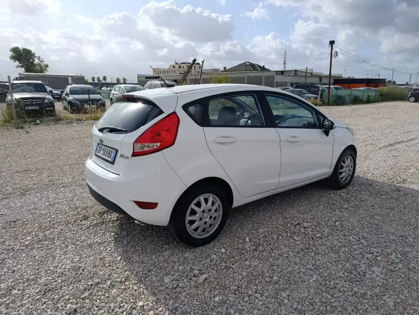 Alquila un coche en Tirana Alquila un coche en Tirana