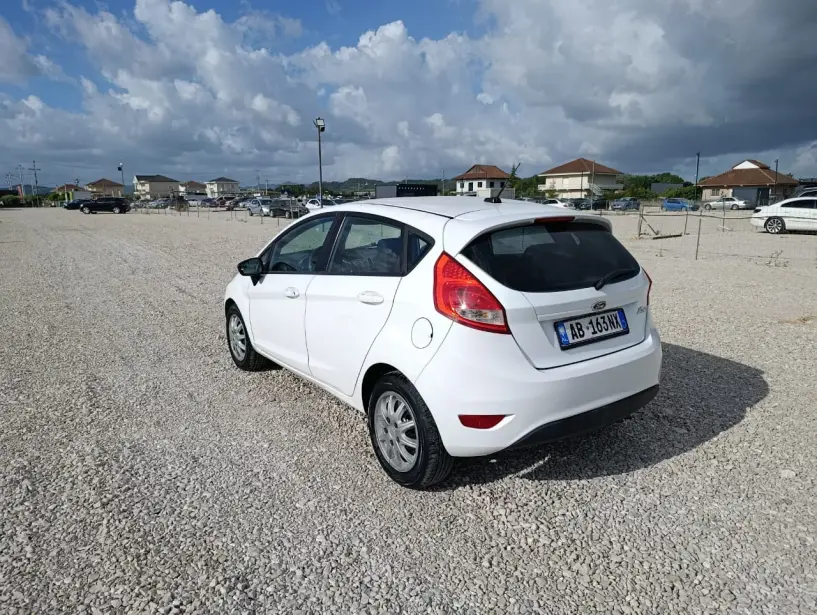 Alquila un coche en Tirana Alquila un coche en Tirana