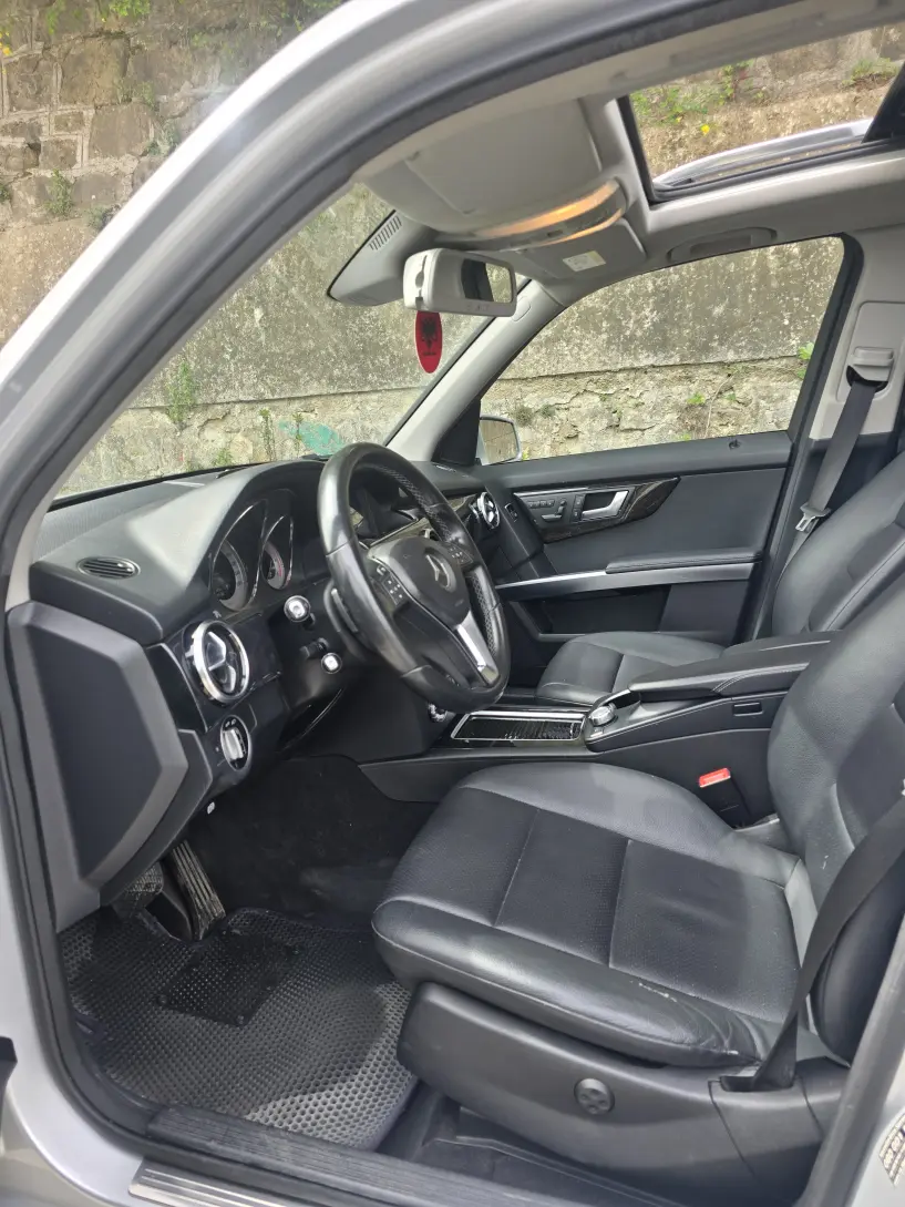 Noleggia un'auto a Elbasan Noleggia un'auto a Elbasan