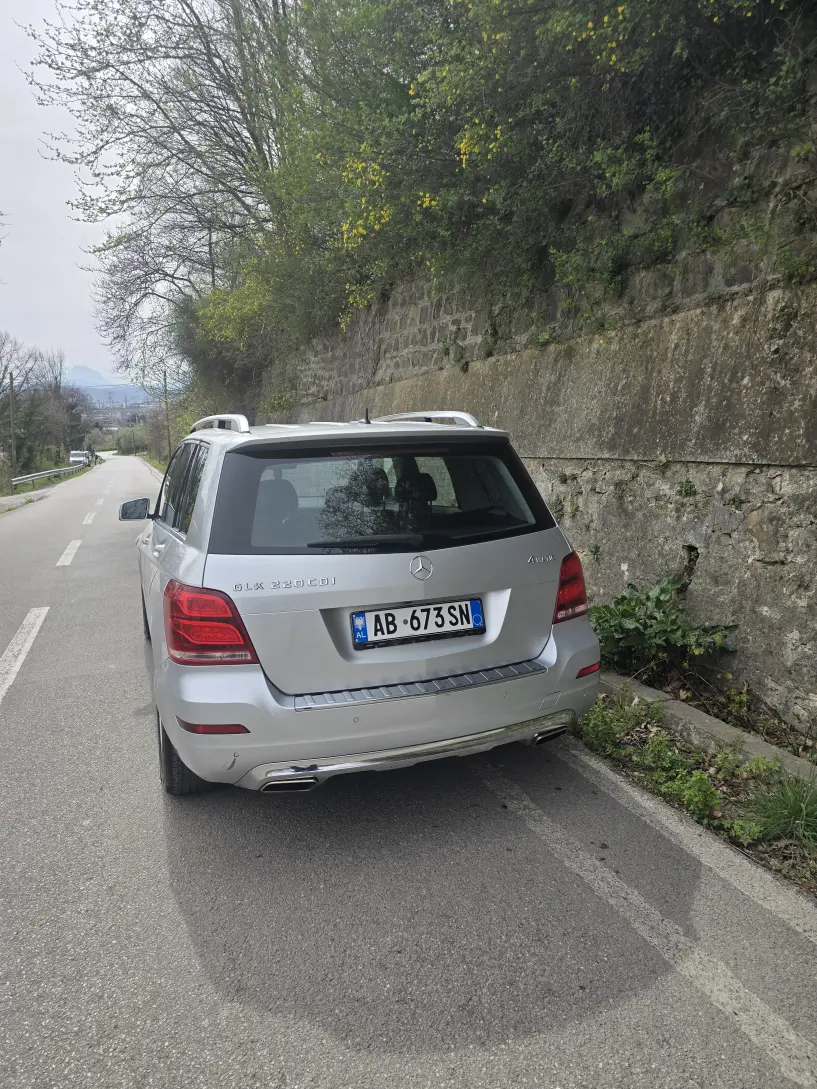 Noleggia un'auto a Elbasan Noleggia un'auto a Elbasan