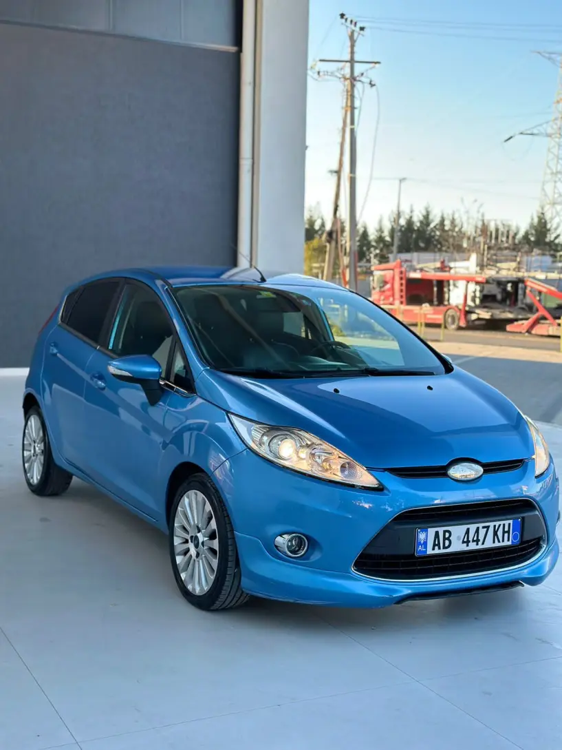 Merrni me qira një makinë në Tirana