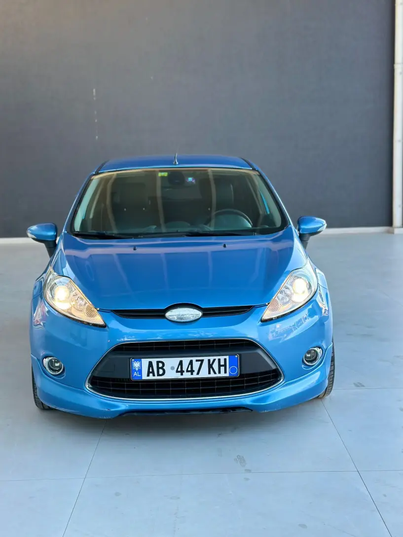 Merrni me qira një makinë në Tirana