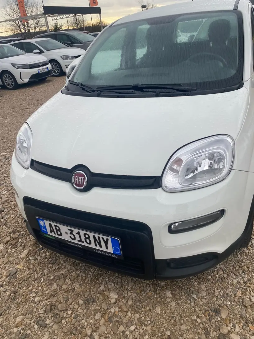 Noleggia un'auto a Tirana