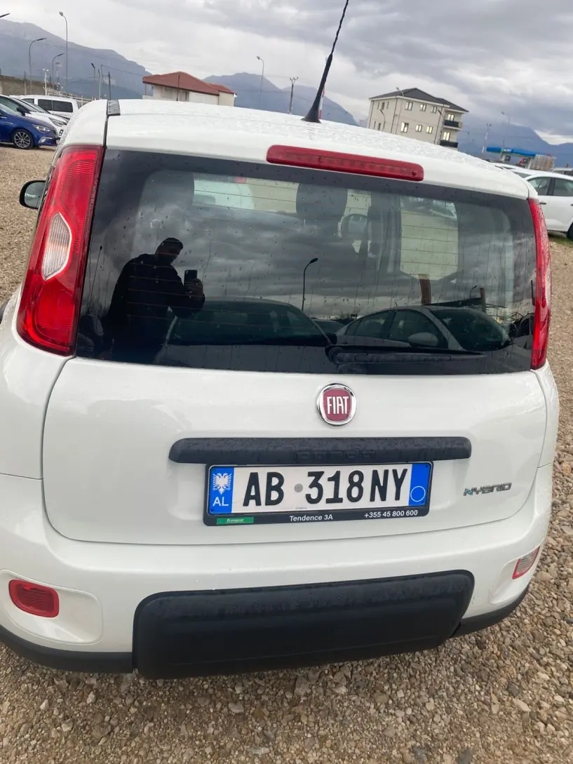 Noleggia un'auto a Tirana