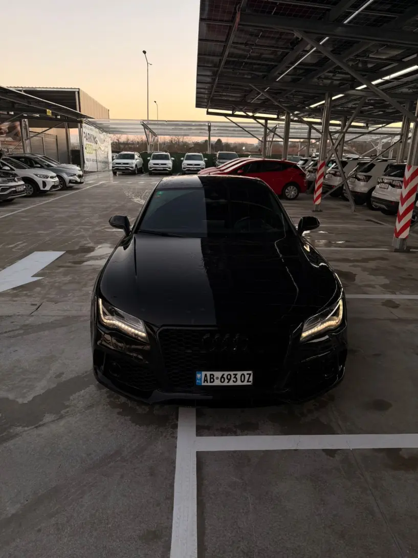 Noleggia un'auto a Tirana