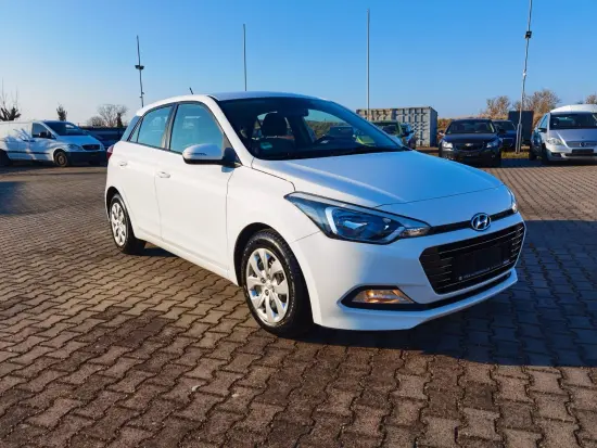 Alquila un 2018 Hyundai i20 en Tirana