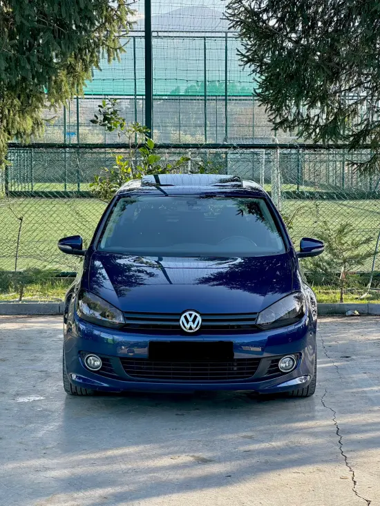 Louer une Volkswagen Golf 6 de l'année 2012 à Elbasan